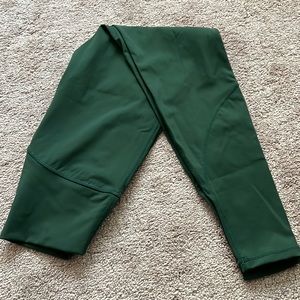 Buff Bunny Leggings. Dark green. High waist. No front seam. Size Medium